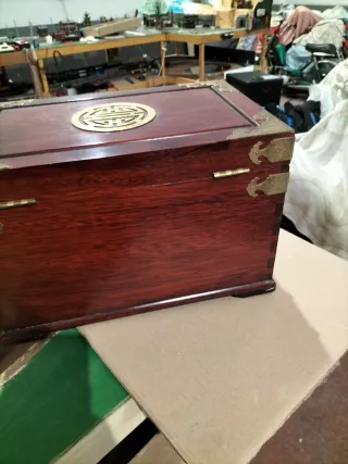 Joyero antiguo caoba y metal