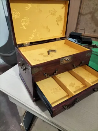 Joyero antiguo caoba y metal