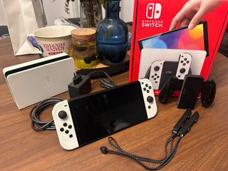 Nintendo Switch OLED Bianca