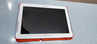 Samsung Galaxy Tab 2 blanca con Funda Naranja