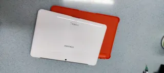 Samsung Galaxy Tab 2 blanca con Funda Naranja