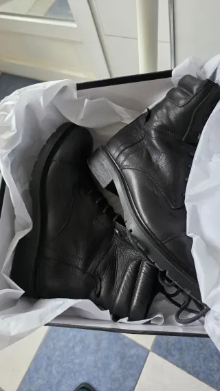 Botines negros de piel