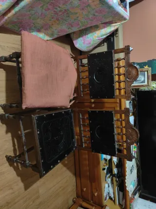 2 Sillas antiguas de madera y tela