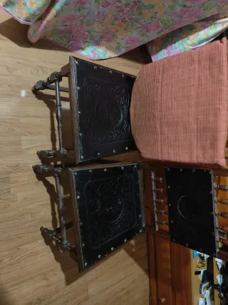 2 Sillas antiguas de madera y tela