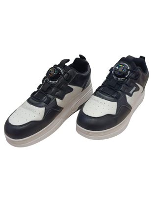 ZAPATILLAS DEPORTIVAS CON RUEDAS TIPO PATINES SHMGA K07 BLANCO Y NEGRO TALLA 38-40