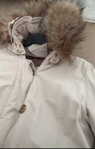 Giubbotto beige con cappuccio modello woolrich