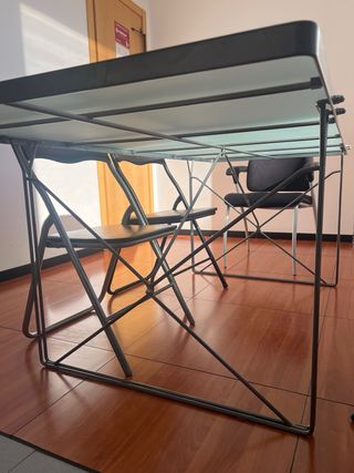 Tavolo in vetro e metallo