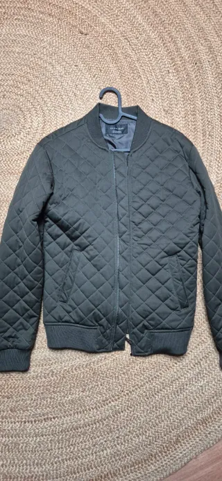 Cazadora Zara acolchada verde militar Talla s