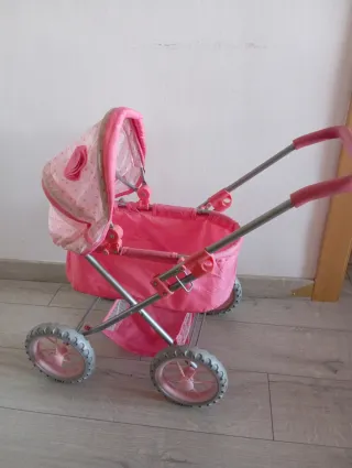Trona, carrito plegable y Maxi-Cosi para muñeco