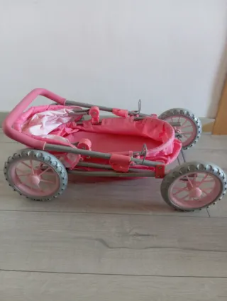 Trona, carrito plegable y Maxi-Cosi para muñeco
