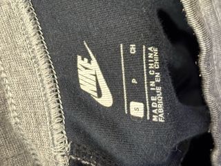 Pantalón Nike Gris