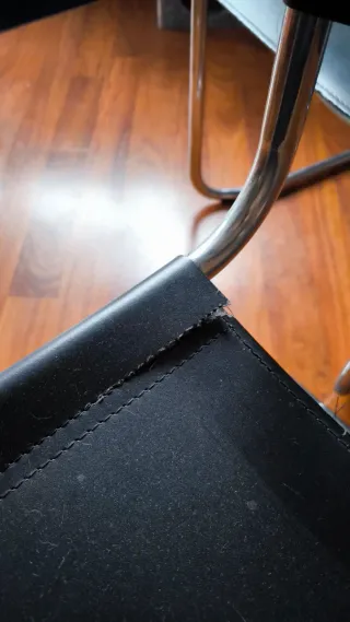 Poltrone Director Pelle Bauhaus da restaurare