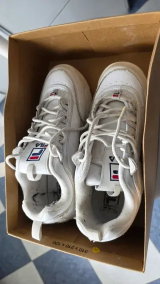 Zapatillas Fila Blancas de poco uso.