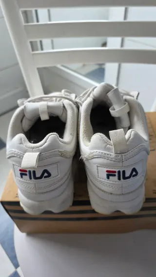 Zapatillas Fila Blancas de poco uso.