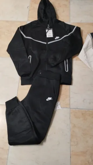 Conjunto chándal Nike hombre negro y gris