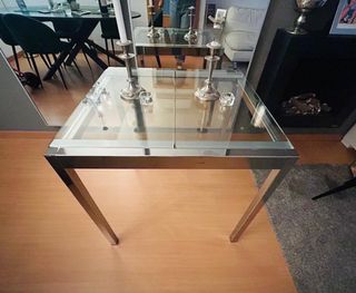 Mesa de cristal extensible plateada