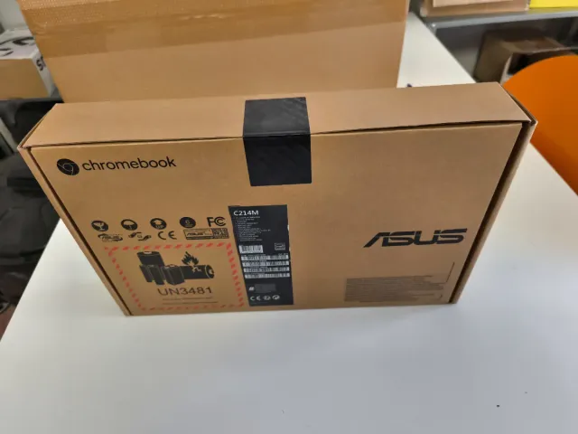 ASUS Chromebook C214M
