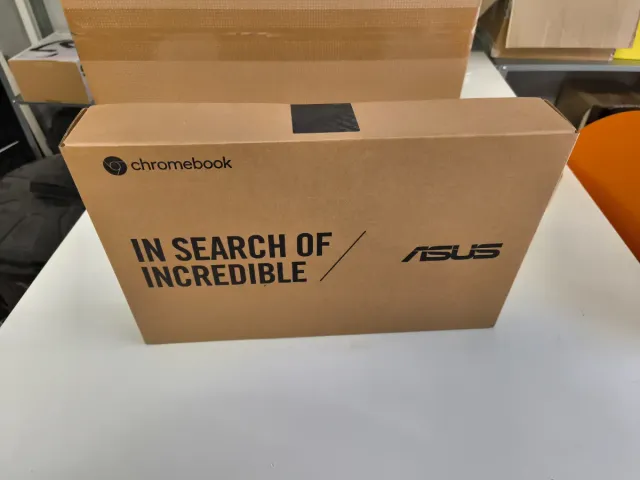 ASUS Chromebook C214M