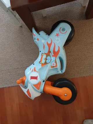 Moto correpasillos infantil Champion