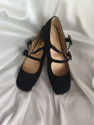 Zapatos de lujo negros con pedrería