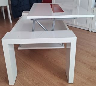 Mesa centro elevable blanca con detalles rojos