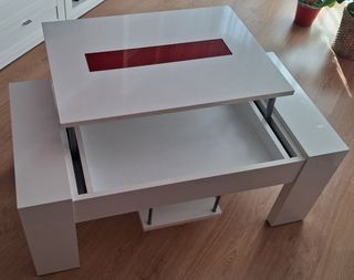 Mesa centro elevable blanca con detalles rojos