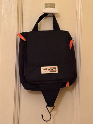 Neceser de viaje ratiopharm con gancho