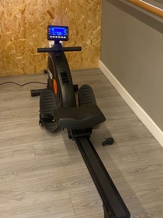 Máquina de remo poco usada