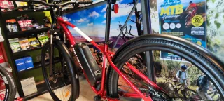 Bicicleta eléctrica roja E-MotoraD