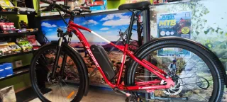 Bicicleta eléctrica roja E-MotoraD