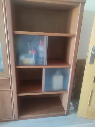 Mueble comedor robusto de color cerezo