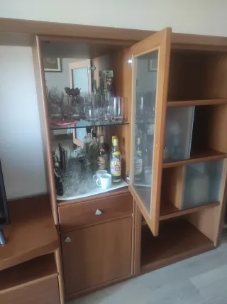 Mueble comedor robusto de color cerezo