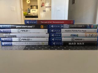 PS4 Slim Blanca + 11 Juegos + 2 Mandos
