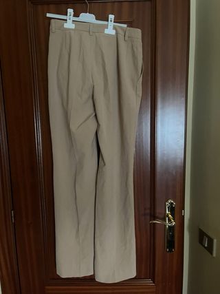 Pantalón recto Zara beige talla 34