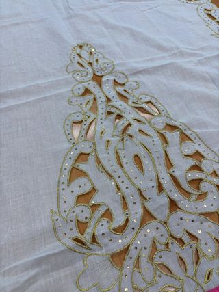 Delantal fallera batista beige, bord.- lentej. oro