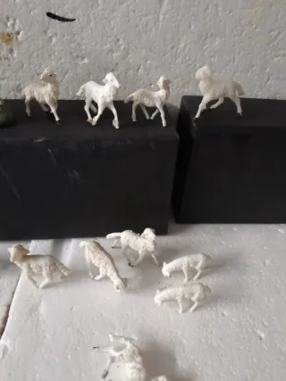 Pastore presepe con pecore