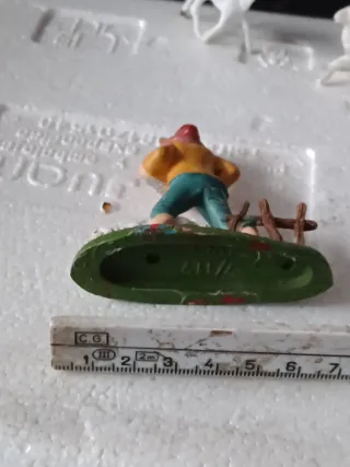 Pastore presepe con pecore