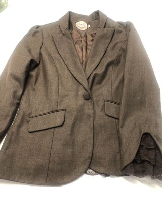 Chaqueta mujer marrón con encaje