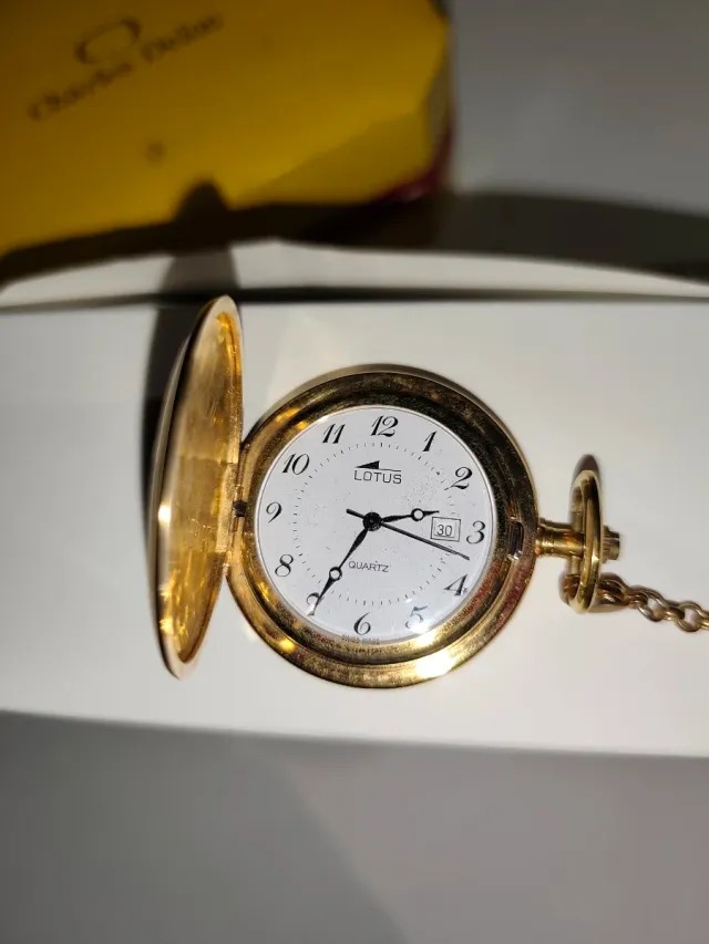Reloj Lotus Dorado con Grabado