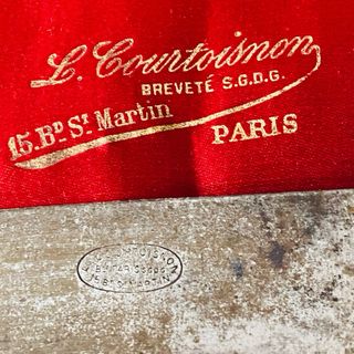 Set antiguo L. Courtoisnon París