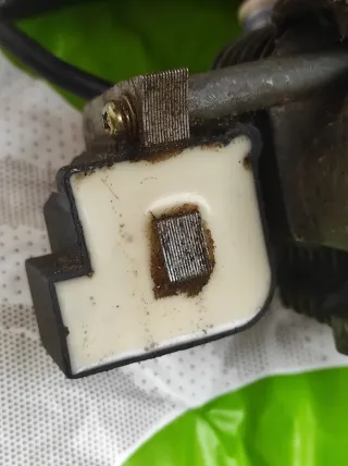 Bobina y conector para desbrozadora