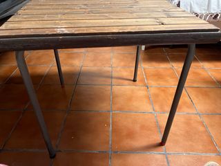 Mesa de madera rústica