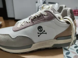 Zapatillas Beige y Blancas Scalpers