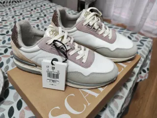 Zapatillas Beige y Blancas Scalpers
