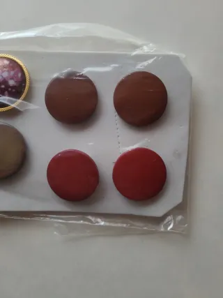 4 pares pendientes botón marrones y morados