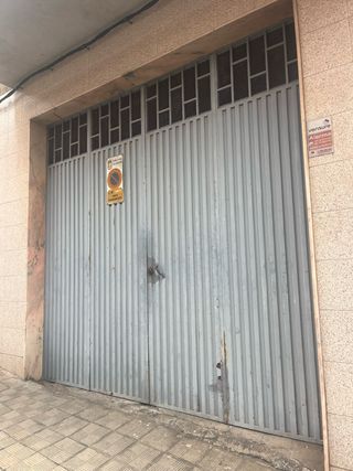 Puerta de garaje de hierro