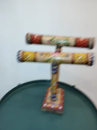 Expositor de bisutería pintado a mano