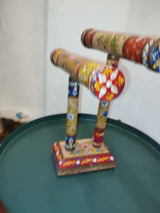 Expositor de bisutería pintado a mano