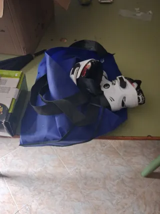 Patines en línea blancos y negros