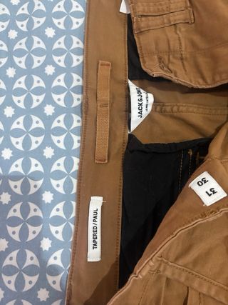 Pantalones cargo marrones jack&jones talla 31-30